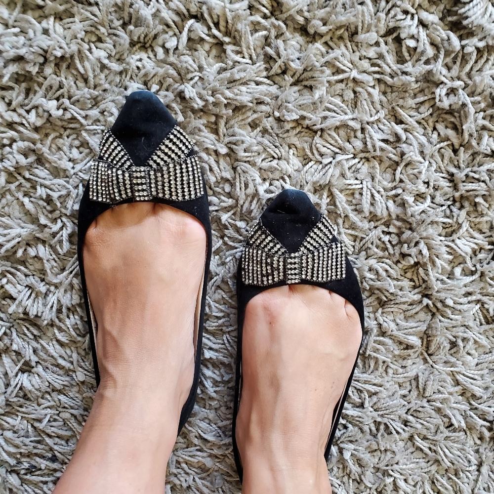 Black flat dress shoes